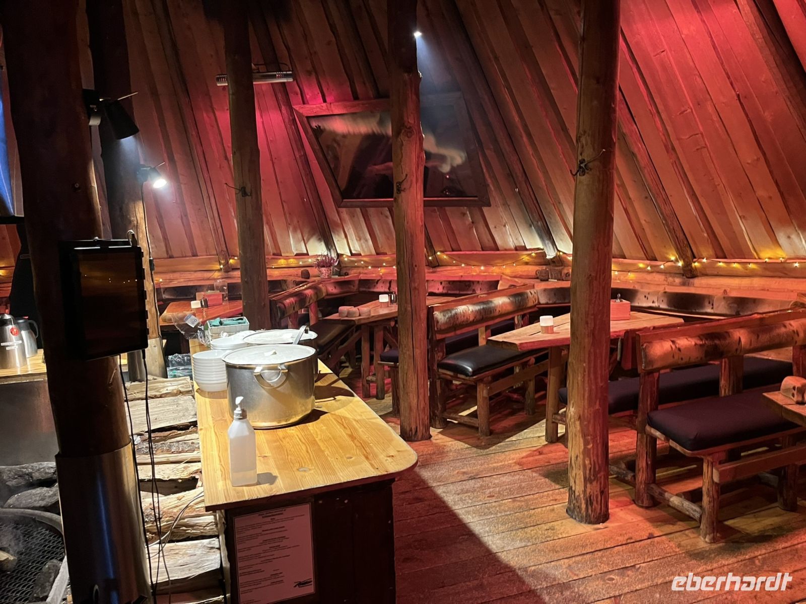 Pause nach der Husky-Hundeschlittenfahrt auf Kvaloya