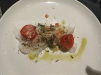 MS Polarlys Abendessen Vorspeise - Carpaccio von getrocknetem und gesalzenem Dybvik-Kabeljau