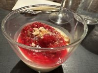 MS Polarlys Abendessen Nachtisch traditioneller Dickmilchpudding aus Roros