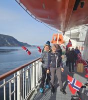 beim Winkwettberwerb Catarina und Ria