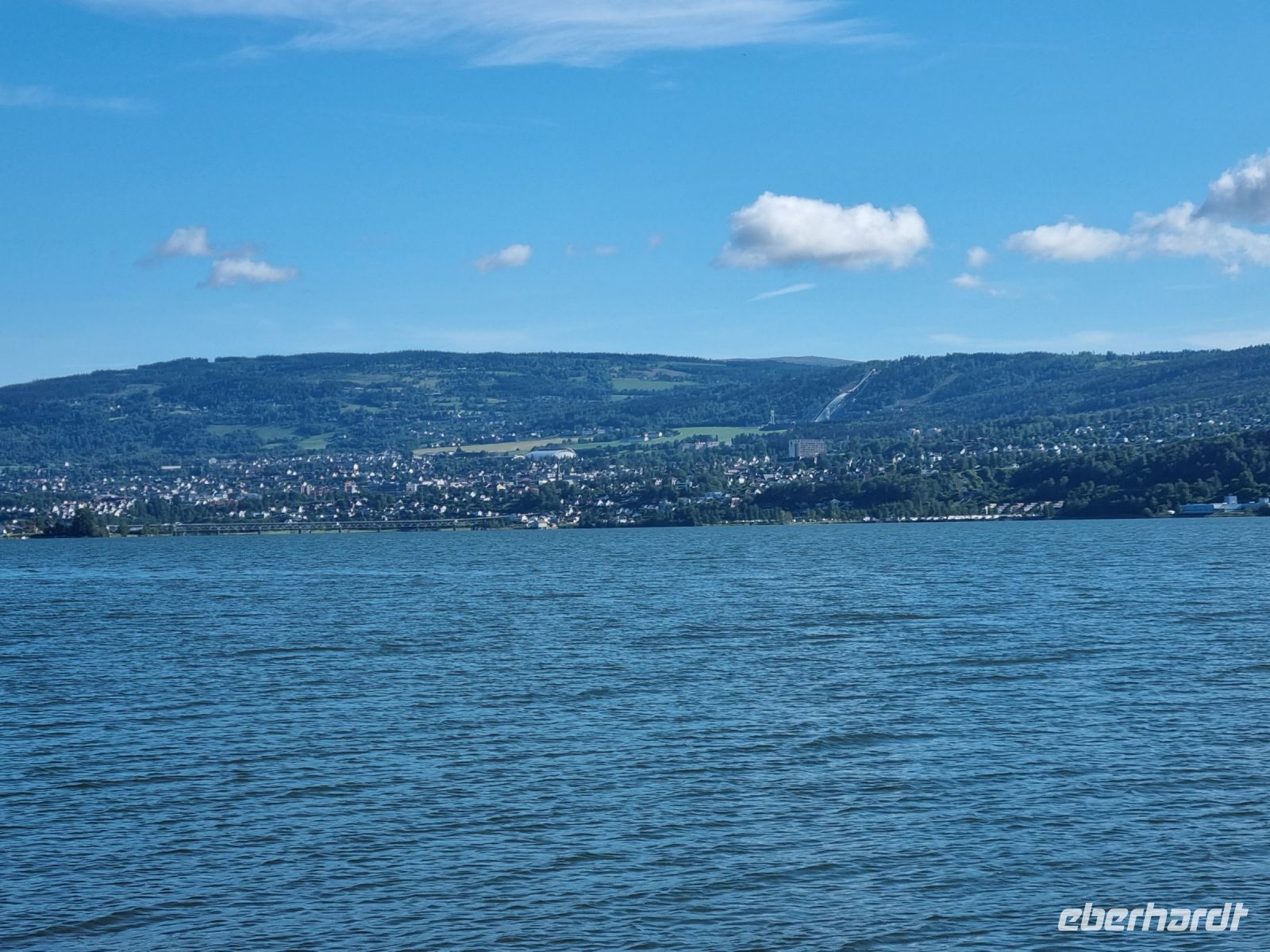 Mjøsasee mit Blick auf Lillehammer 