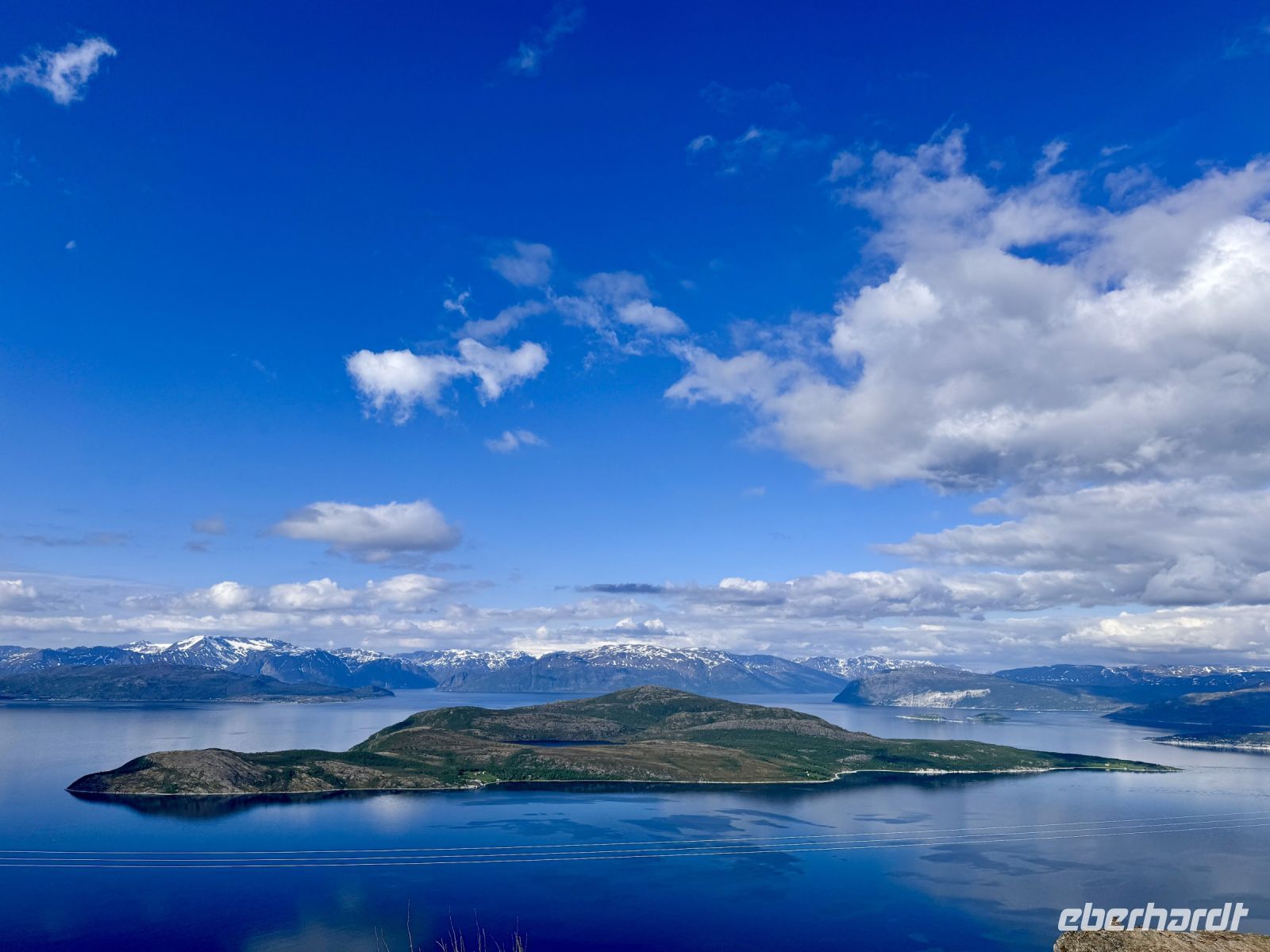 Tag 7 - Blick auf die Insel Skorpa und den Øksfjordjøkelen