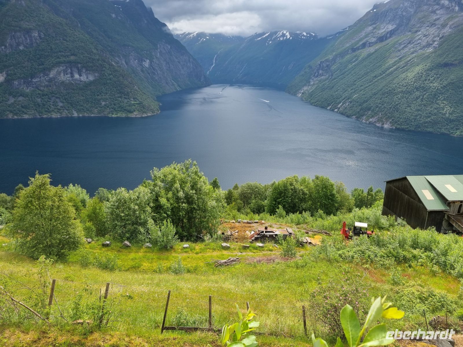 Sunnylvsfjord mit Blick zum Geirangerfjord 