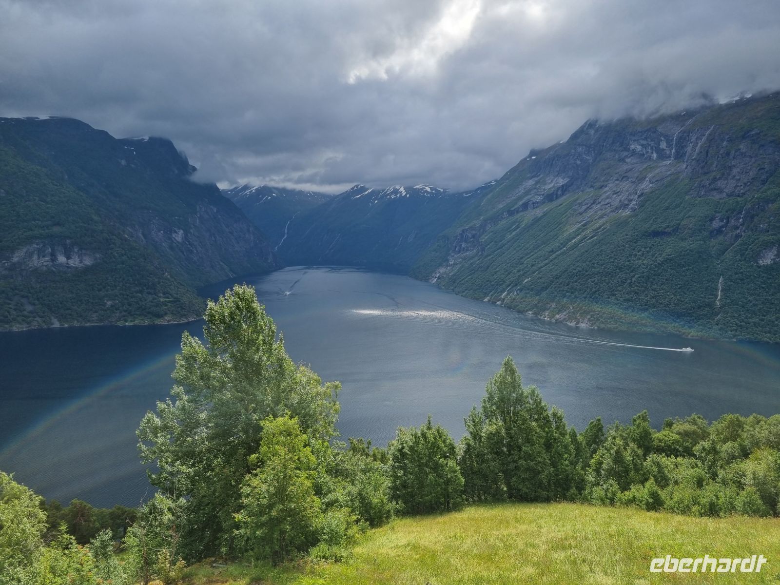 Sunnylvsfjord mit Blick zum Geirangerfjord 