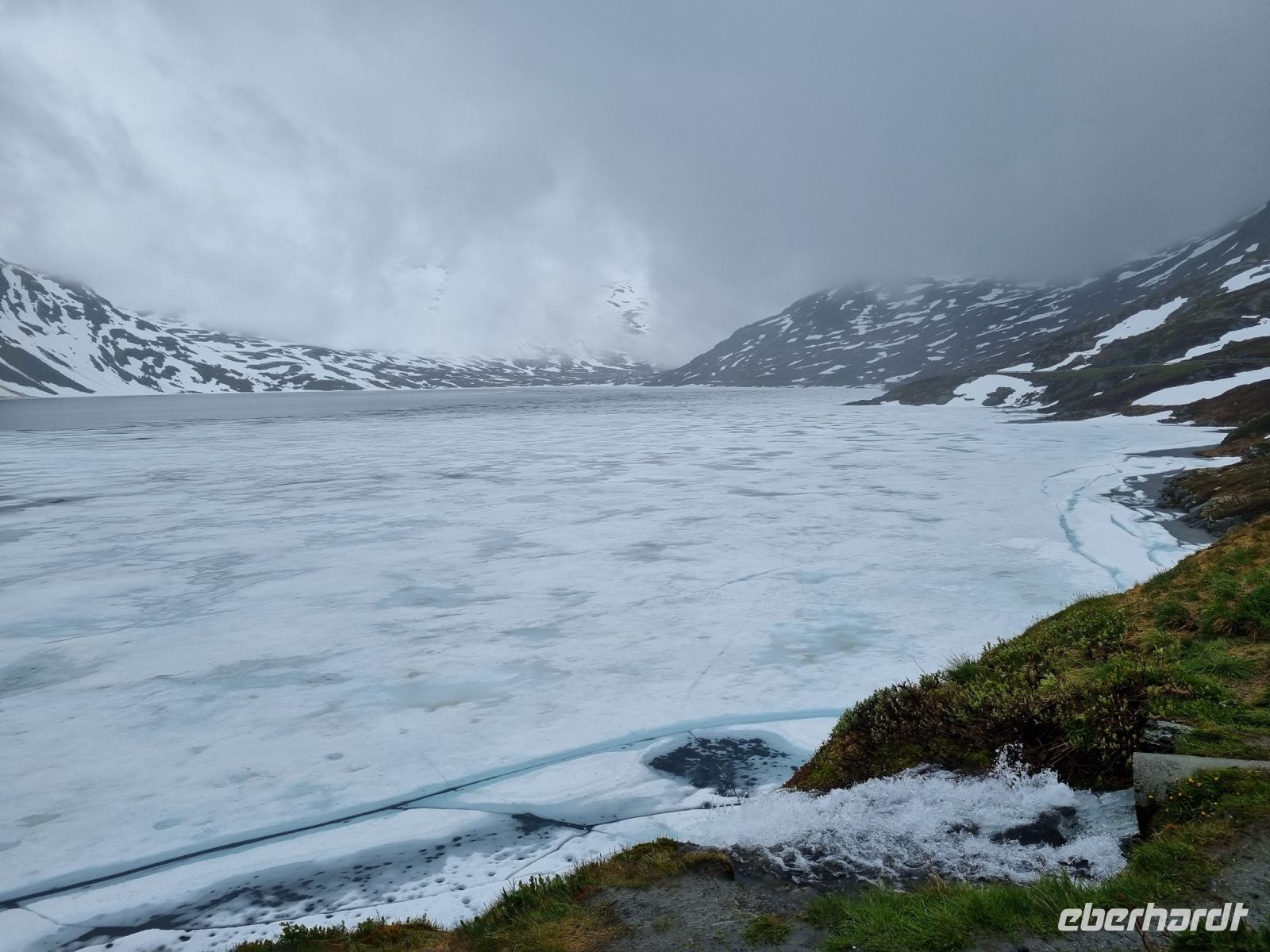 Fahrt von Geiranger nach Lom... (Djupvatnet)