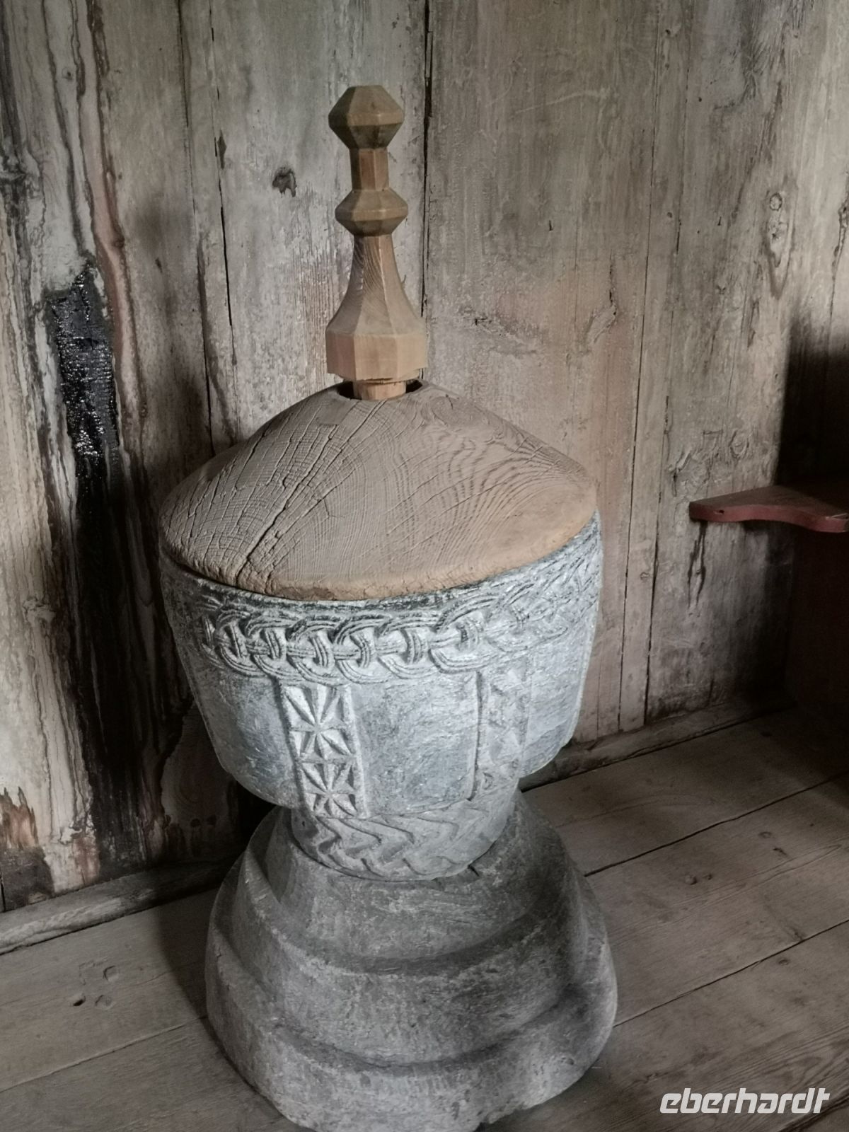 Maihaugen - das wertvollste in der Kirche - das Taufbecken