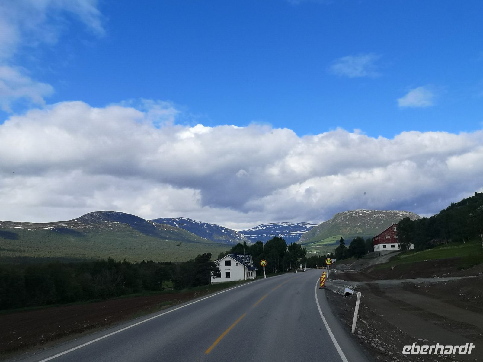 Dovrefjell im Hintergrund