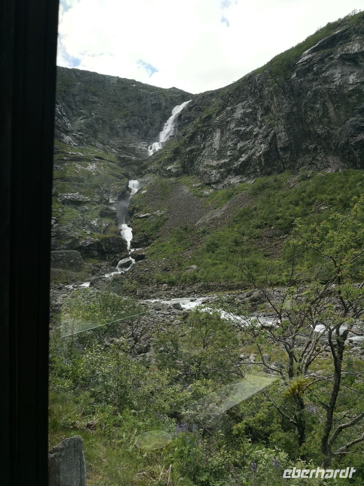 Trollstigen - Stigfossen von weiten
