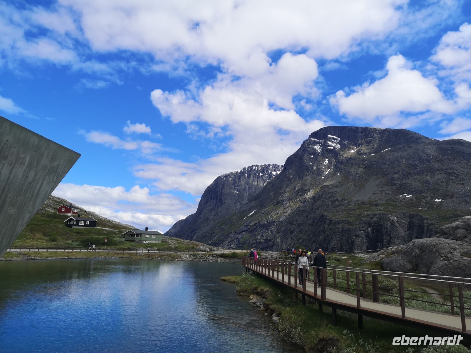Trollstigen - Plato, umgebend von den Bergen