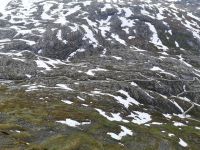 Die Geirangerstrasse schlengelt sich durch den Steingarten