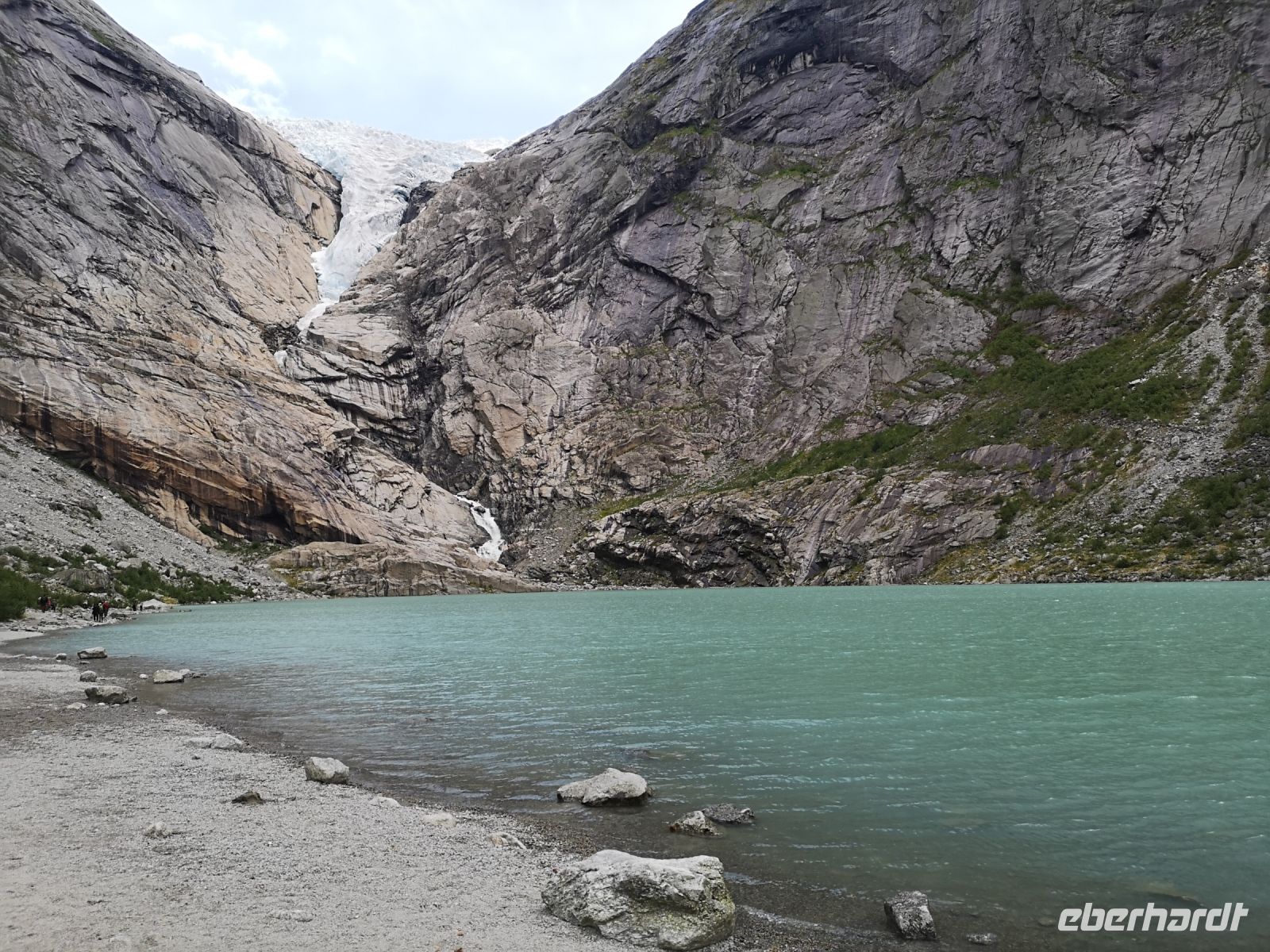 Man hörte sogar einen  lauter Knall und sah kalben vom Gletscher