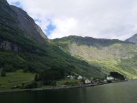 am Ufer von Naeroyfjord