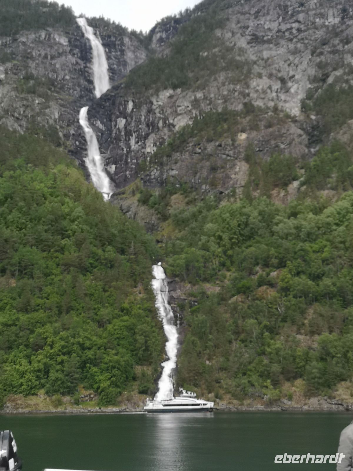 Einer von vielen Wasserfällen