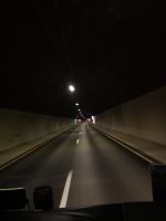 Die Tunnels von Norwegen - spärlich mit dem Licht ausgestattet