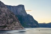 Vestlandet vor Måløy - Klippe Hornelen (860 m) – es ist die höchste Felsklippe Europas - UNESCO Weltnaturerbe - Westnorwegische Fjordlandschaft