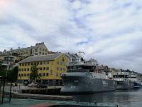 Die Arbeitsknechte unter den Schiffen