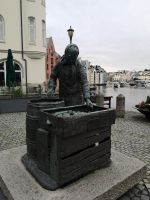 Auch hier ein Denkmal der Heringfrau