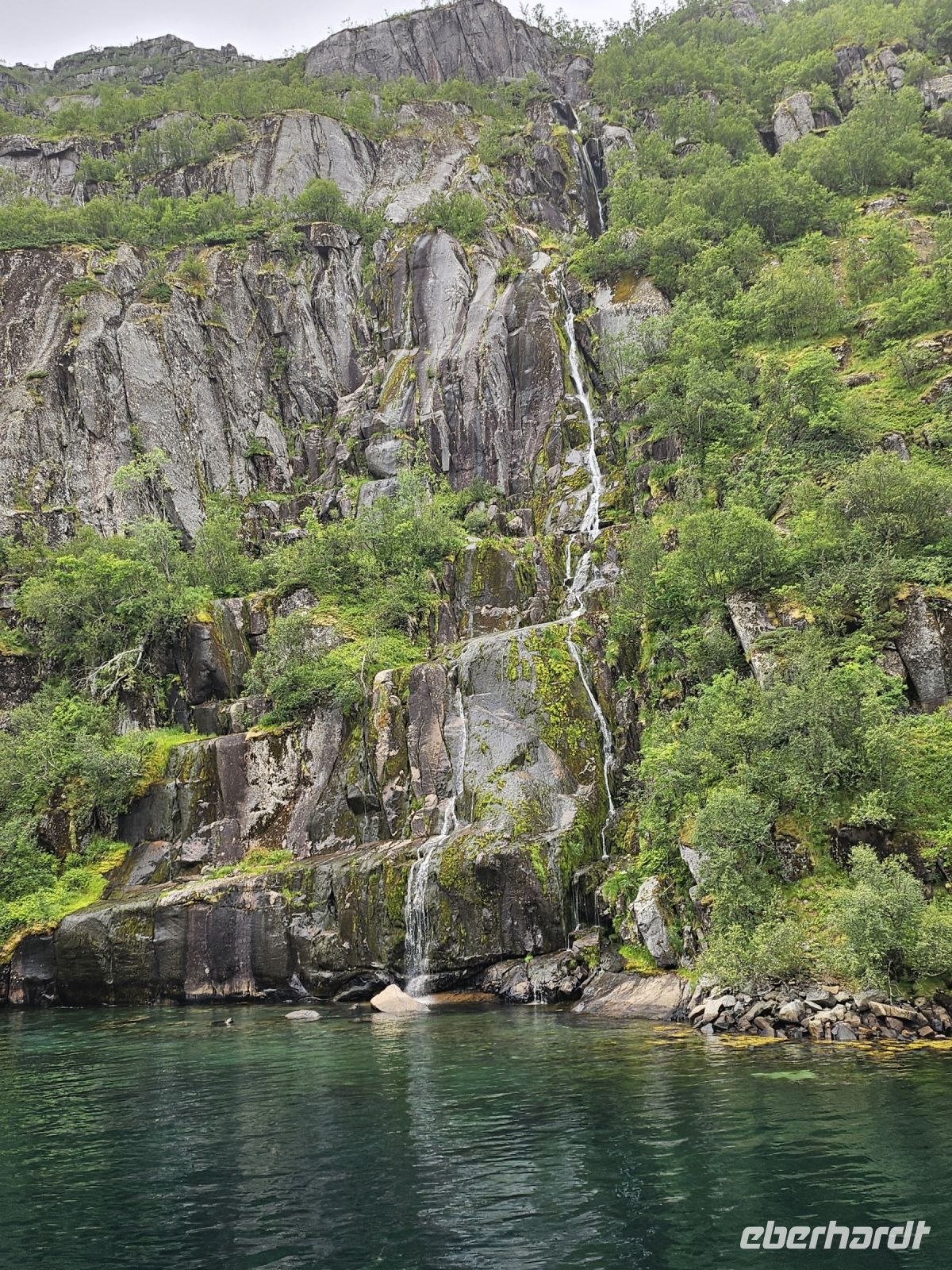 Wasserfall im Trollfjord