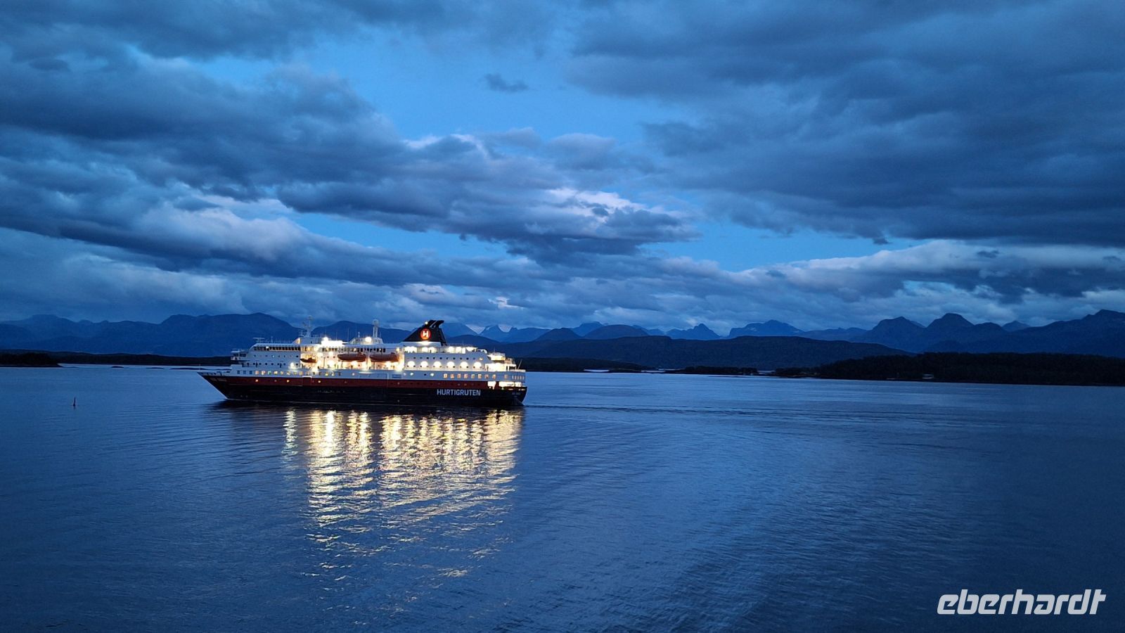 Molde: Einfahrt der Hurtigrute