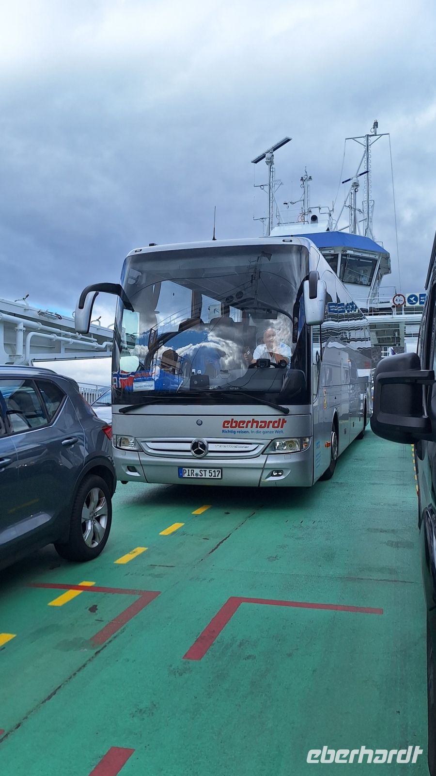 Unser Bus auf der Fähre