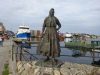 Hurtigruten: Kristiansund: Rundgang: Klippfischfrau