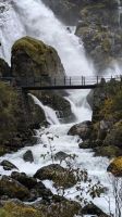 14 der Wasseerfall am Briksdalsbreen.jpg