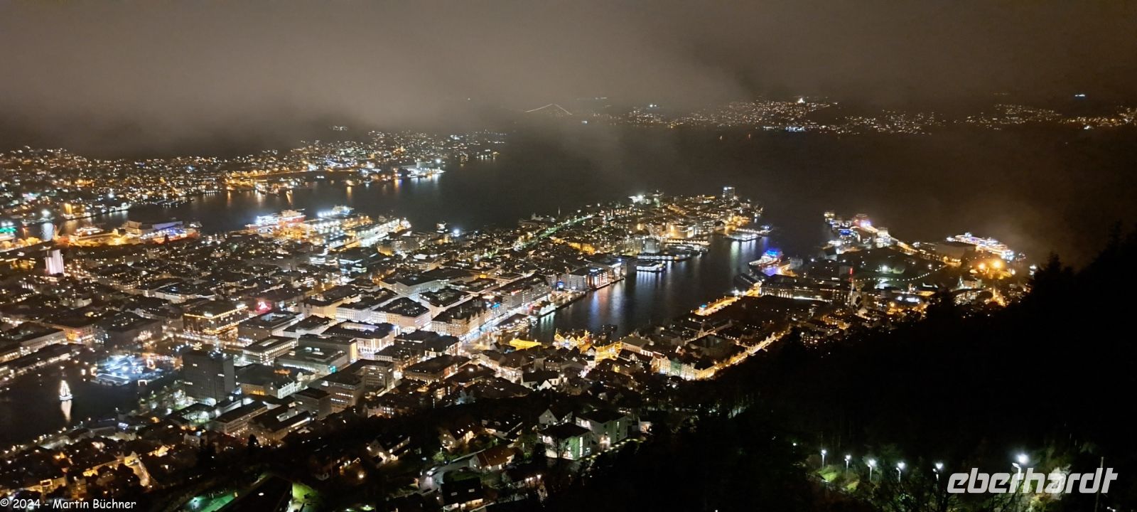 Ausblick vom Hausberg Fløyen auf Bergen
