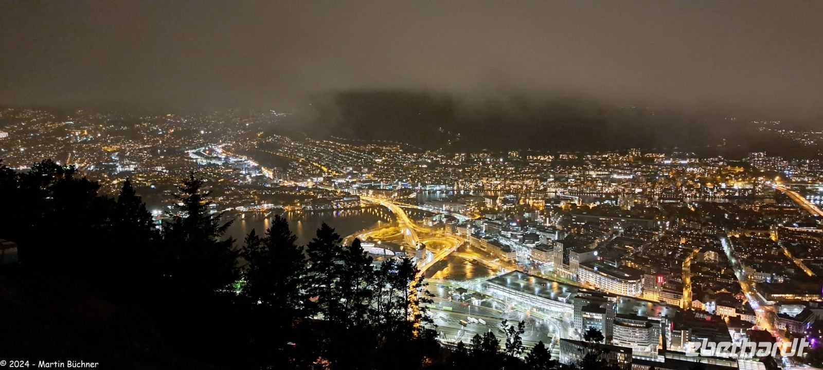 Ausblick vom Hausberg Fløyen auf Bergen