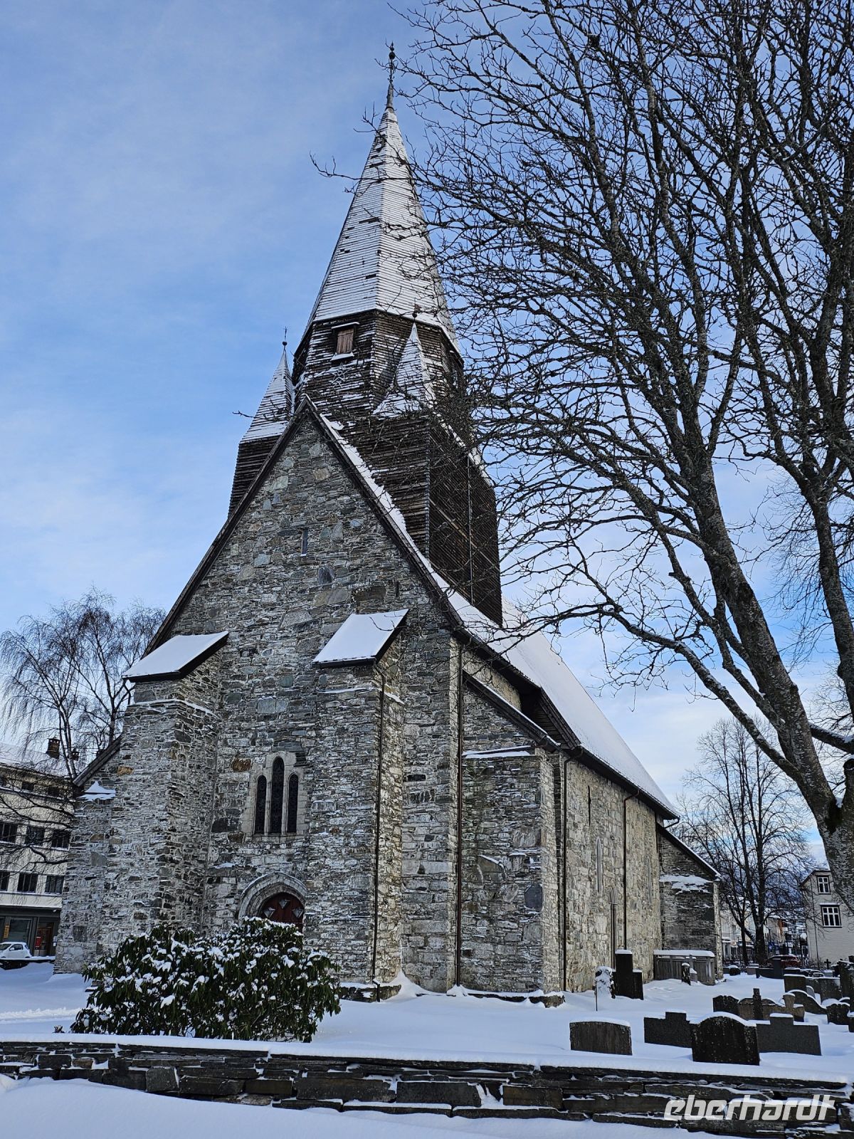 und sehr alten Kirchen