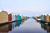 Trondheim - Gamle Bybron (Alte Stadtbrücke) über den Nidelven (Fluss Nid) mit historischen Speicherhäusern