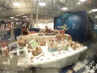 Kirche von Honningsvåg (Nordkapp-Kommune) als Lebkuchendorf