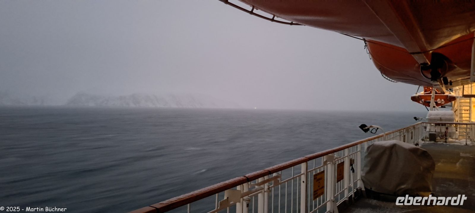 Havøysund - Einfahrt in der Magerøyasund (Nordkapp-Insel)