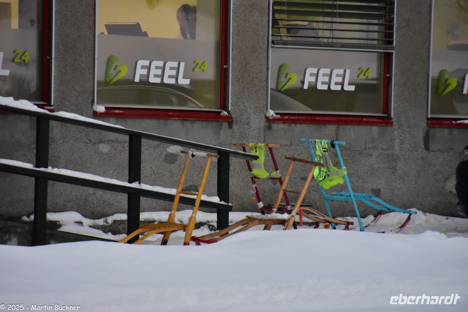 Die Tretschlittenfahrer von Kirkenes sind beim Tretschlittentraining (man beachte die vorbildlichen Warnwesten, die in Nordnorwegen jeder trägt!)