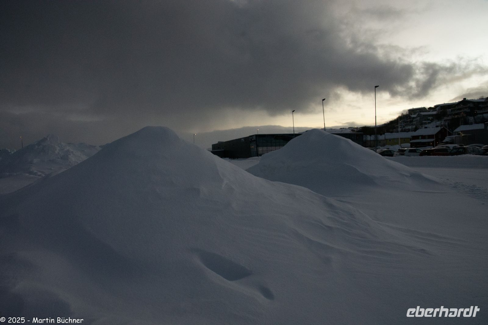 Schneegebirge am Anfang der Europastraße E6
