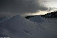 Schneegebirge am Anfang der Europastraße E6
