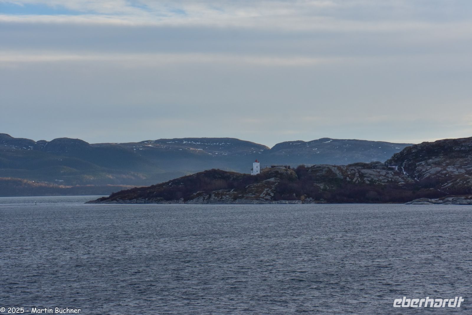 Das Agdenes fyr (Leuchtturm) markiert die Einfahrt in den Trondheimfjord