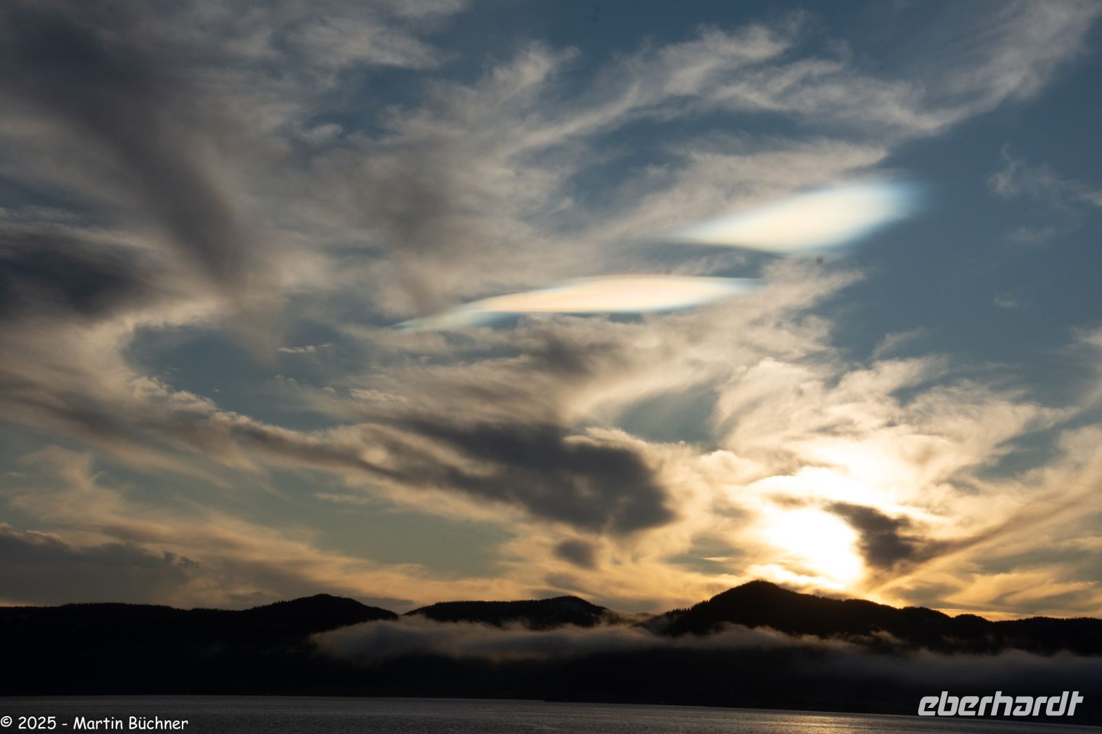 Polare Stratosphäenwolken - Perlmuttwolken - sie entstehen in Höhen von 20 - 30 km (!) und bei Temperaturen unter -78°C
