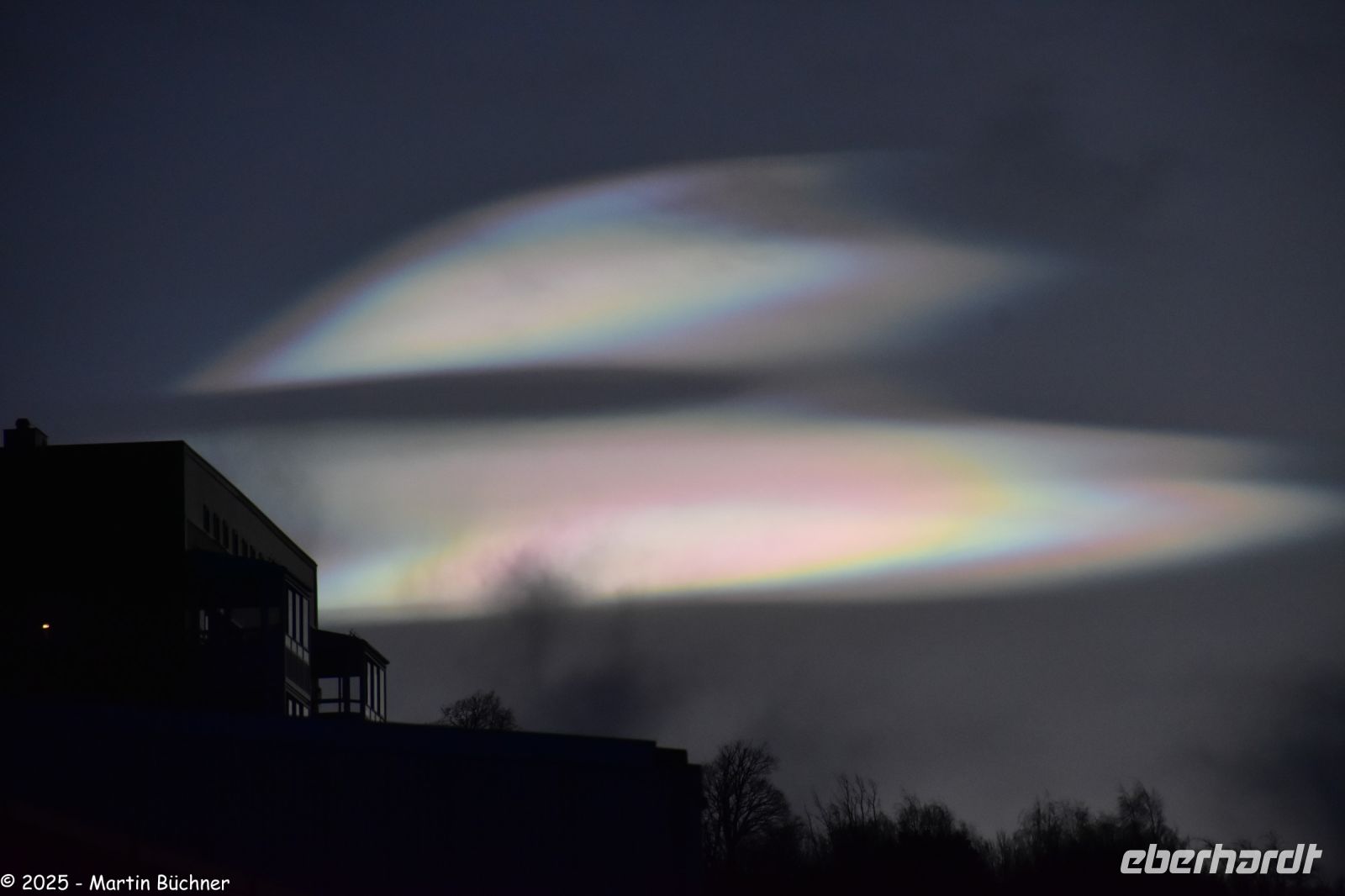 Das Bild ist scharf! - Polare Stratosphäenwolken - Perlmuttwolken - sie entstehen in Höhen von 20 - 30 km (!) und bei Temperaturen unter -78°C