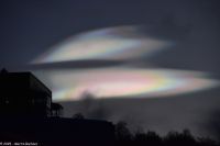 Das Bild ist scharf! - Polare Stratosphäenwolken - Perlmuttwolken - sie entstehen in Höhen von 20 - 30 km (!) und bei Temperaturen unter -78°C