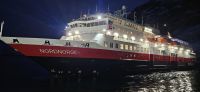 MS Nordnorge legt in Stamsund an