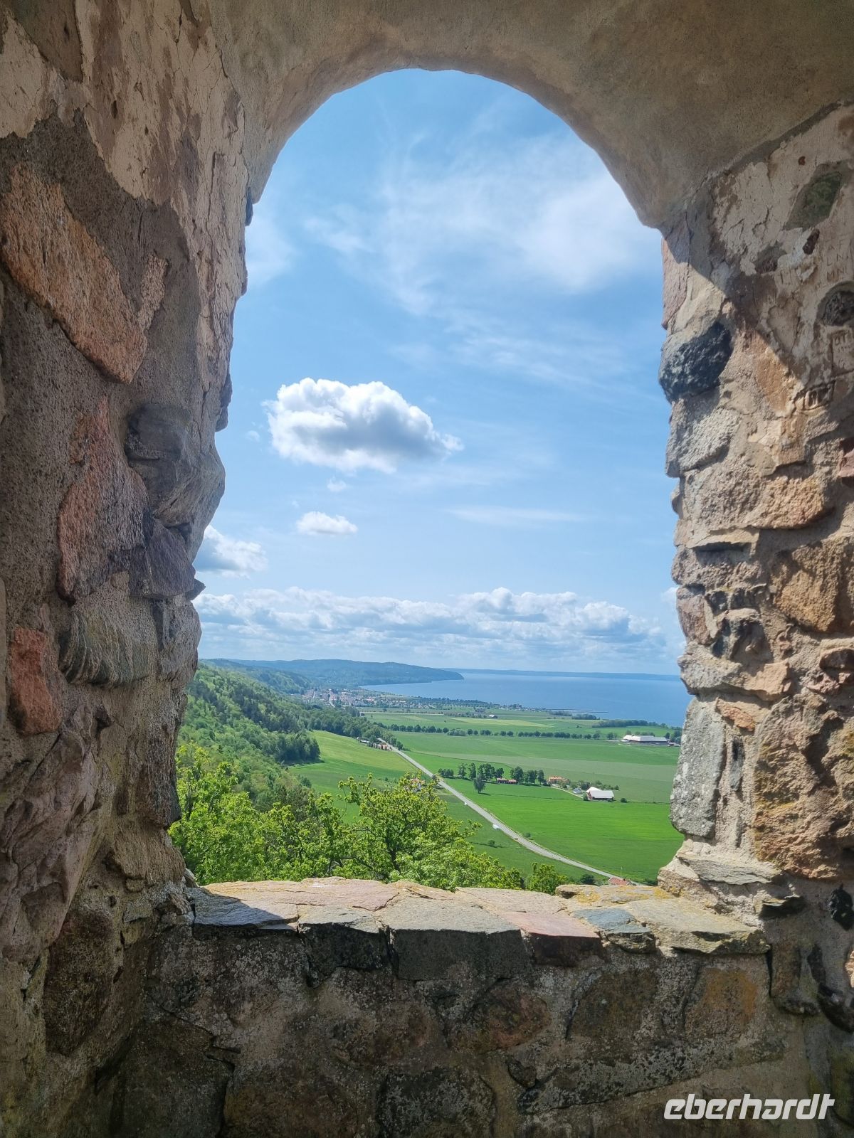 Blick von der Burgruine Brahehus zum Vätternsee