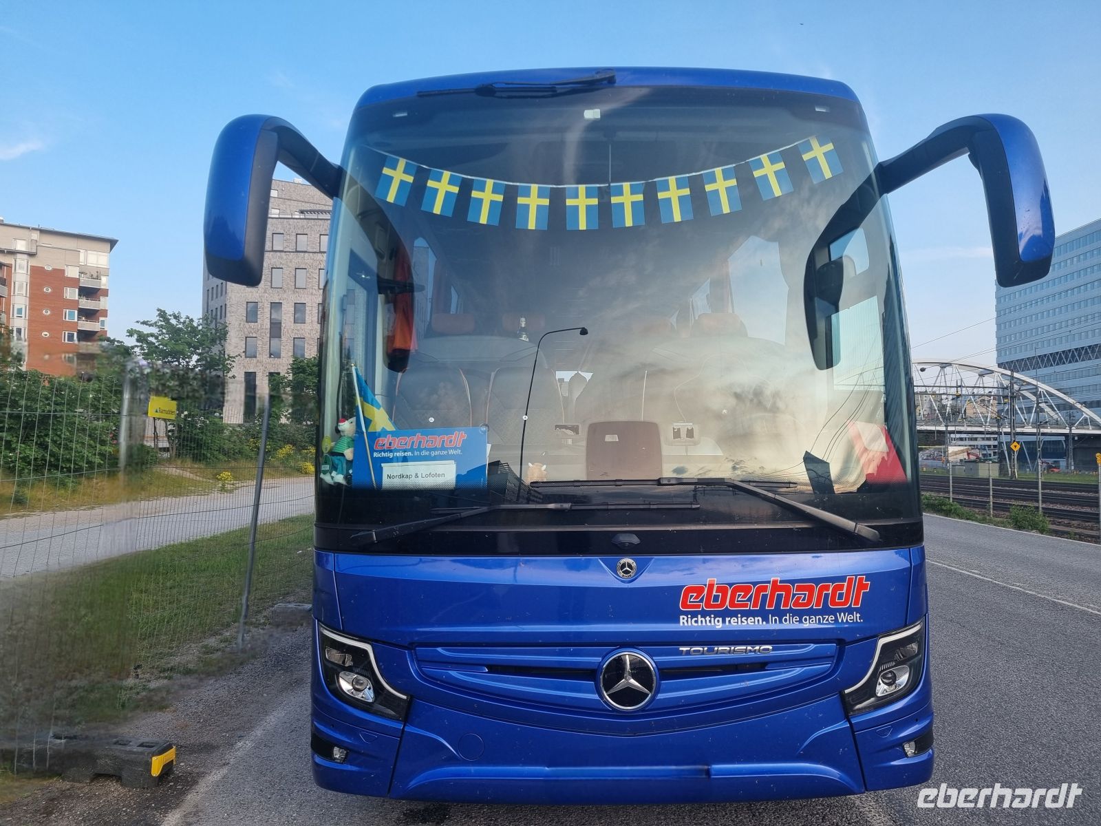 Bus-Schmuck zum Schwedischen Nationalfeiertag am 5. Juni...