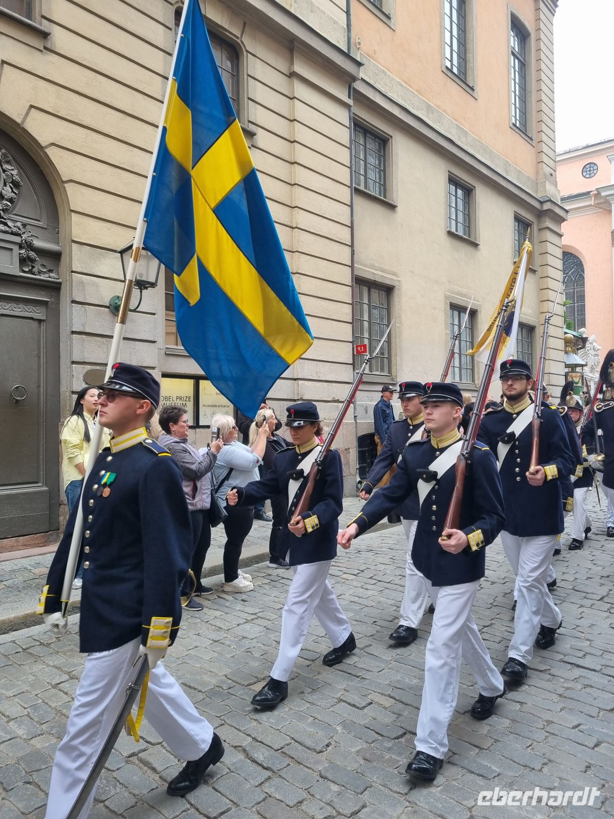 Stockholm - Wachablösung am Königlichen Schloss zum Nationalfeiertag am 6. Juni...