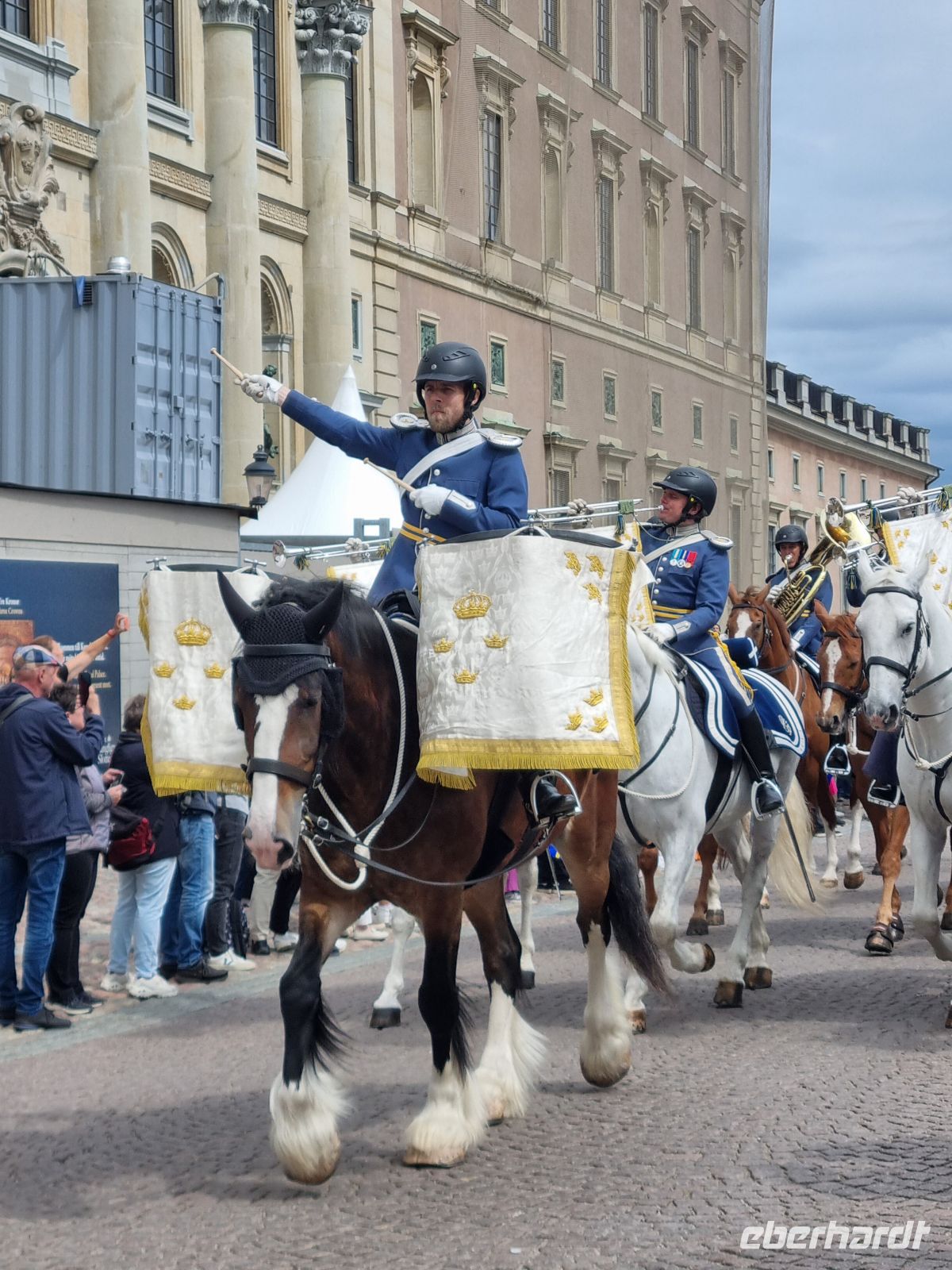 Stockholm - Wachablösung am Königlichen Schloss zum Nationalfeiertag am 6. Juni...