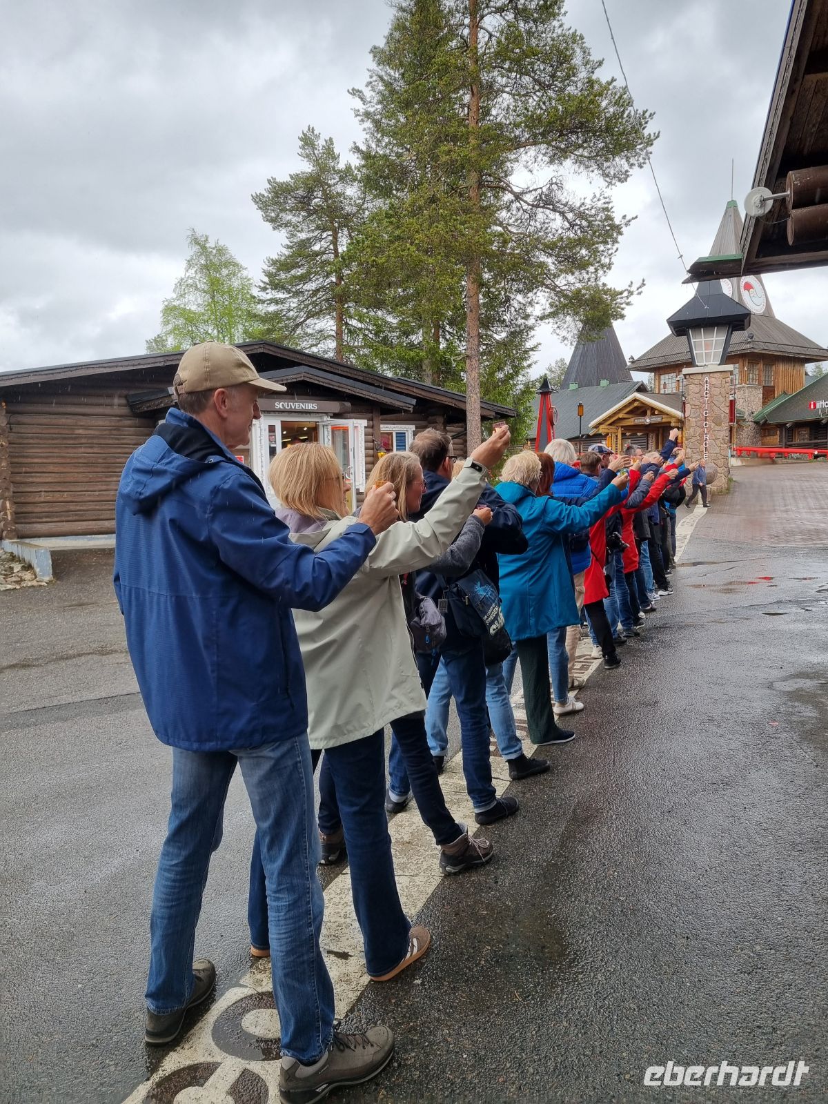 Rovaniemi - Weihnachtsmanndorf Santa Claus Village (Überquerung des Nördlichen Polarkreises)