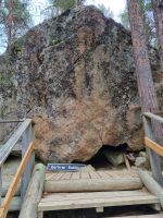 Karhunpesäkivi (Bärenhöhle bei Inari)