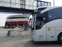 Hier Bus, dort Fähre...