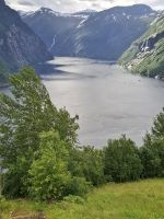 Blick vom Aussichtspunkt auf den Beginn des Geirangerfjordes