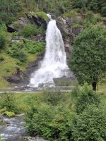 Steindalsfossen - um ihn kann man herumgehen