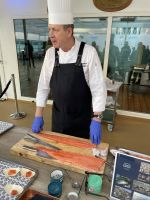 Lachsverkostung auf dem Schiff